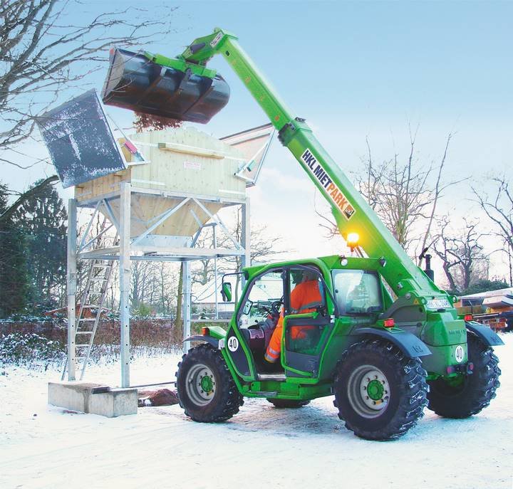 Maschinen von HKL übernehmen Winterdienstaufgaben – von Schneeräumung bis Streugutbestückung