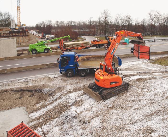 Zahlreiche Maschinen aus dem HKL MIETPARK sind beim Neubau einer A8-Überführung bei München aktiv