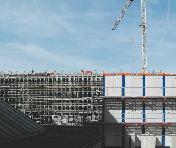 Eine Containeranlage von HKL begleitet Verwaltungs- und Hotelneubau in Göttingen