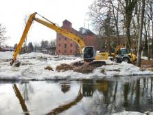 HKL Mietmaschinen retten Neu Kaliß vor Deichüberflutung